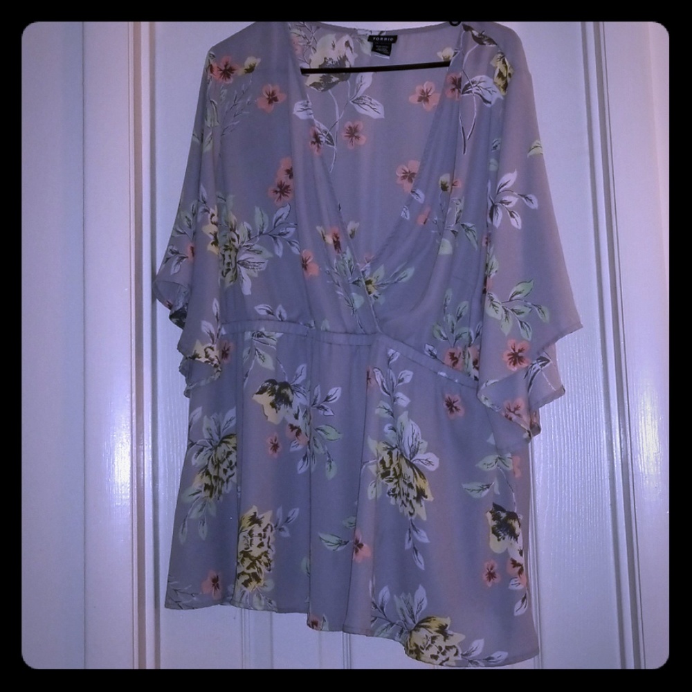 Womens 22/24 Torrid Gray Floral Babydoll Blouse